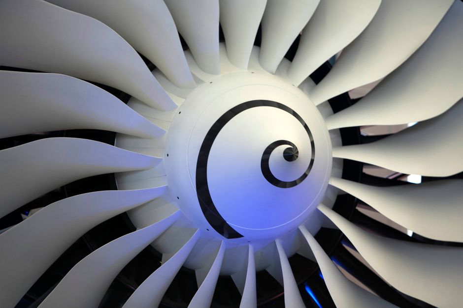 Lightweight Fan Blades vs Heavy Fan Blades — 2. Faster Rotation Speed