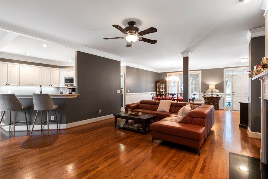 Ceiling Fan vs Floor Fan — 2. Overview of Floor Fans