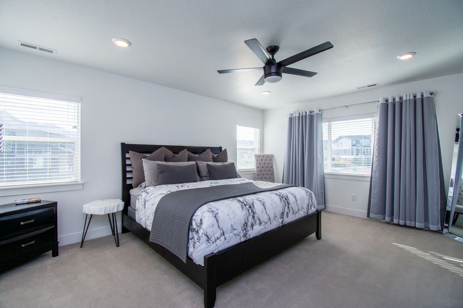 Ceiling Fan vs Table Fan — 1. Design and Placement